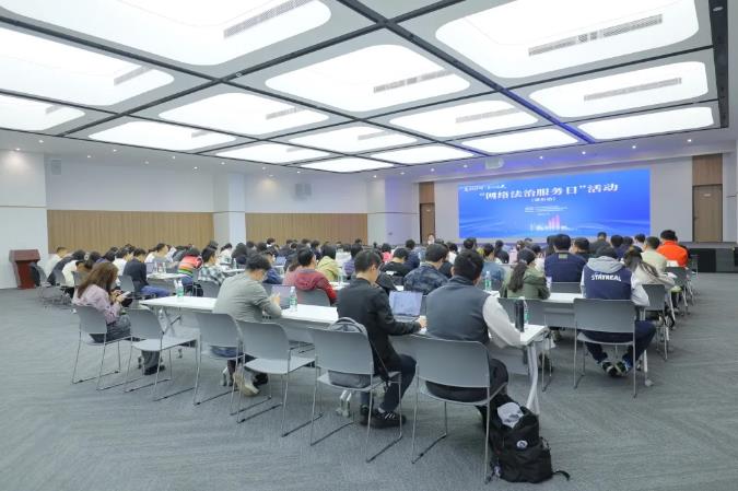 上海市、浦东新区两级网信办开展"网络法治服务日"活动